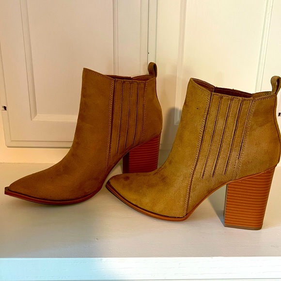 Point toe slip on ankle boots - Picture 7 of 10